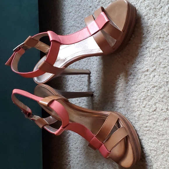 BCBG Paris mahogany/coral sandals, size 9 - Picture 2 of 4